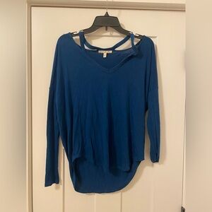 Express Long Sleeve Tee with Cutout‎